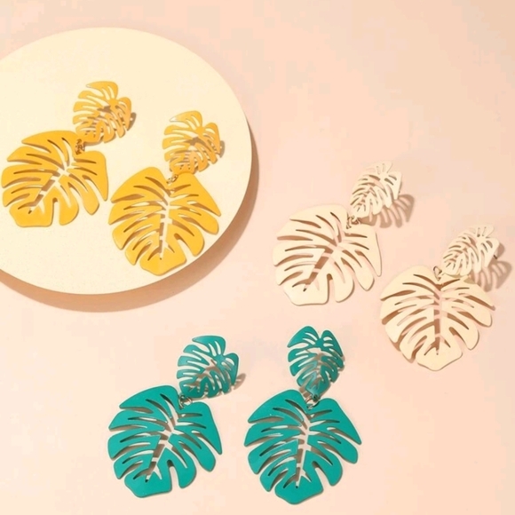 🆕🌴3 PAIRS OF PALM LEAF EARRINGS -🌴 - Picture 1 of 3